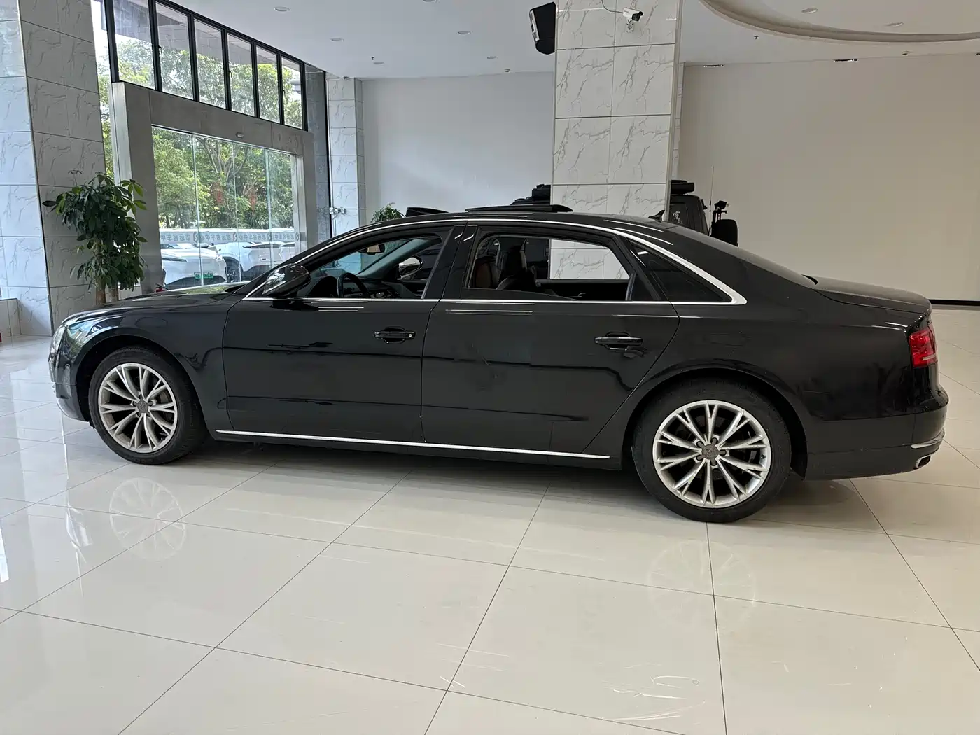 Audi A8 2013 A8L 50 TFSI quattro Comfort фото 3