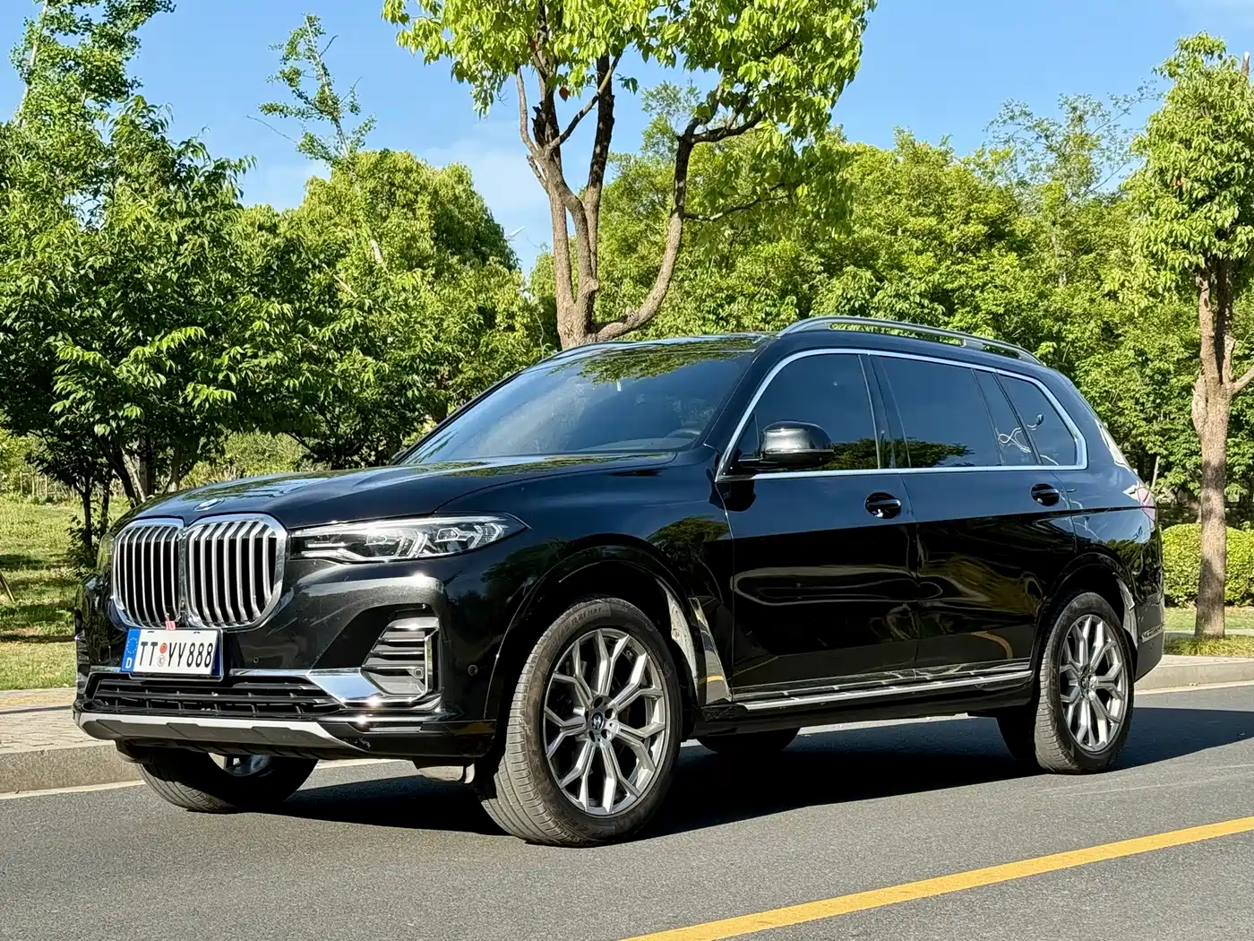 Photo 1 - BMW X7