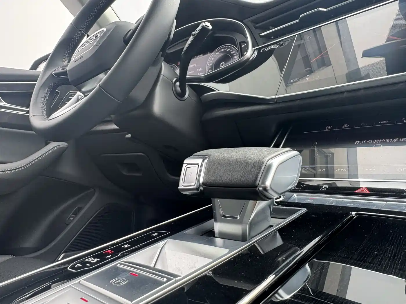 Audi Q8 2025 2024 55 TFSI Luxury Sport