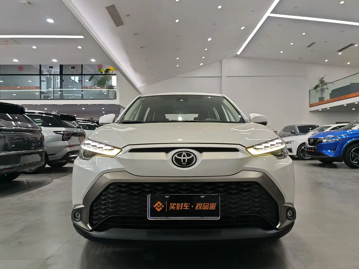 Toyota Frontlander 2022 2.0L CVT Luxury PLUS Edition фото 8