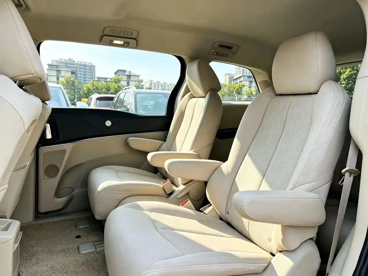 Buick GL8 2015 2.4L Luxury Business Exclusive Edition фото 10