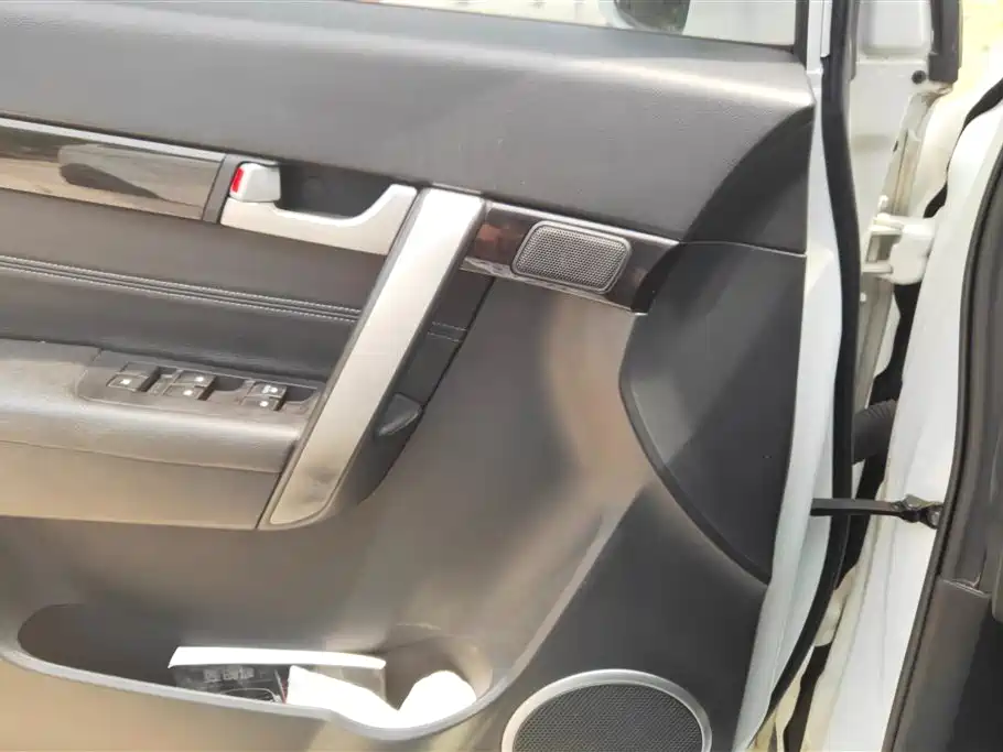 Chevrolet Captiva 2017 2.4L 2WD Luxury Edition 7-Seater фото 7