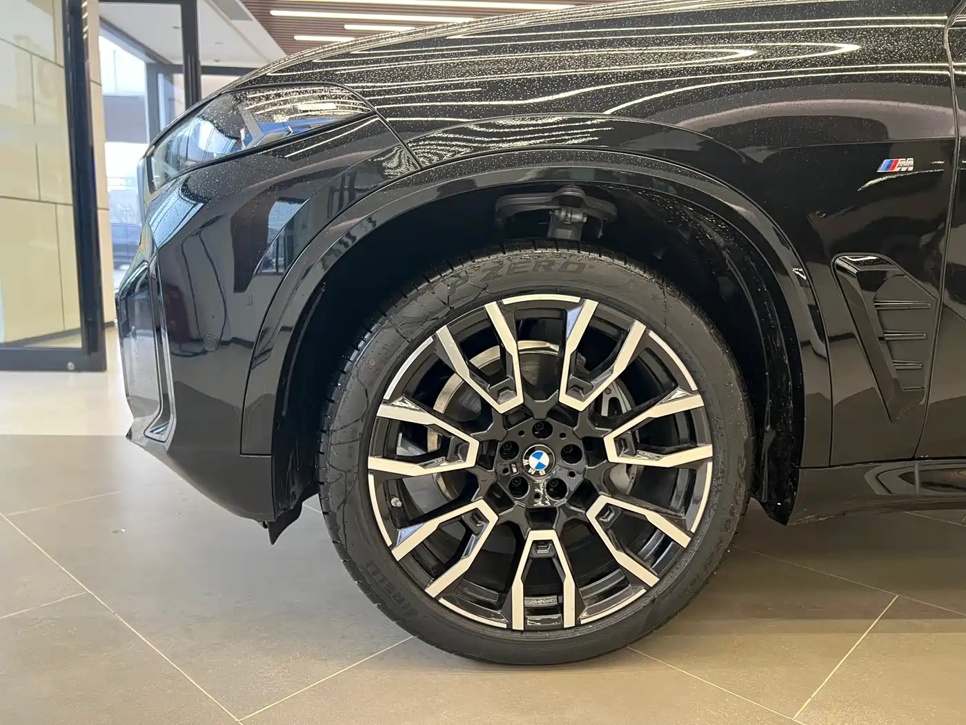 BMW X5 2025 Model xDrive 40Li M Sport Blackout Package фото 5