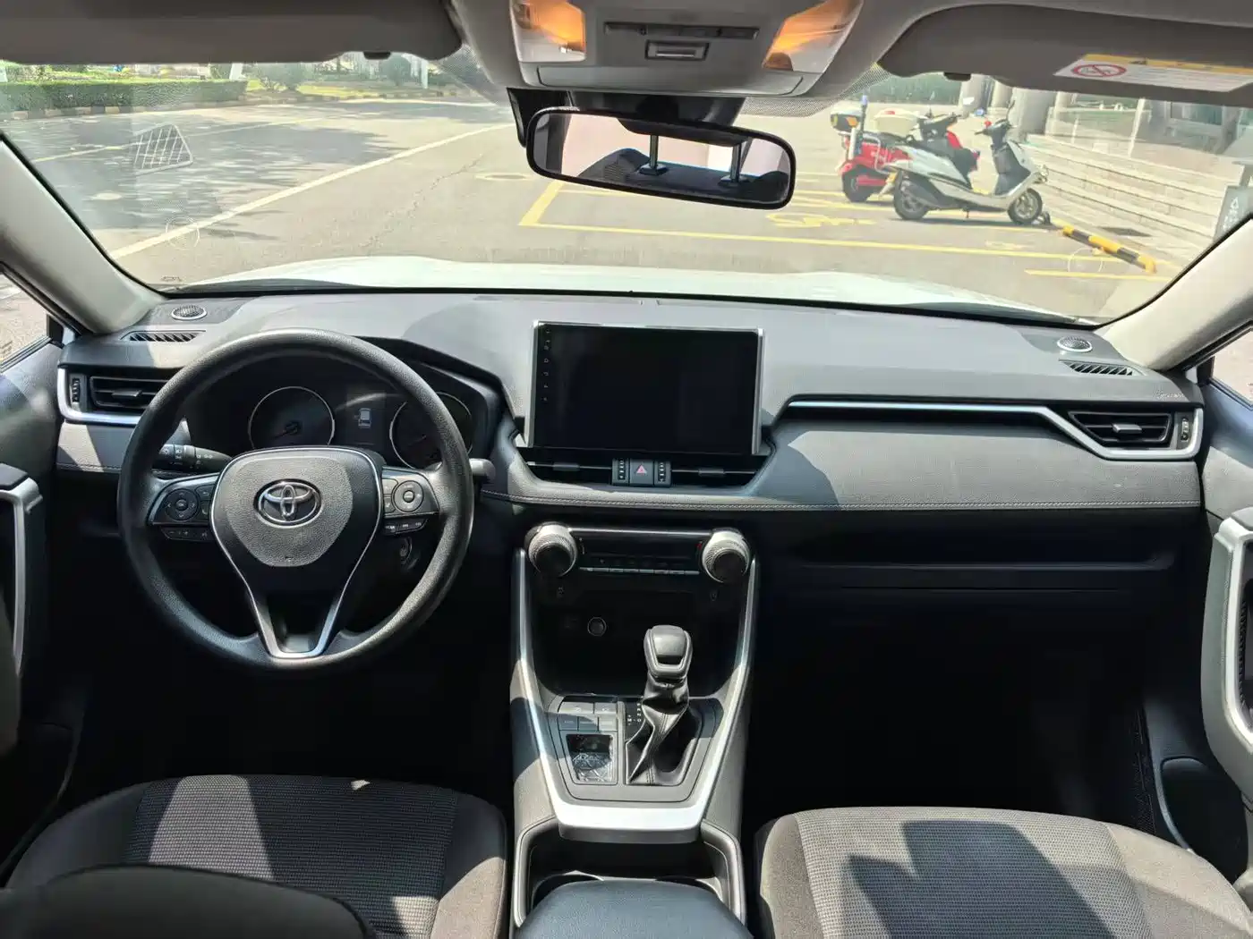 Toyota RAV4 Rongfang 2022 2.0L CVT 2WD Urban Edition фото 9