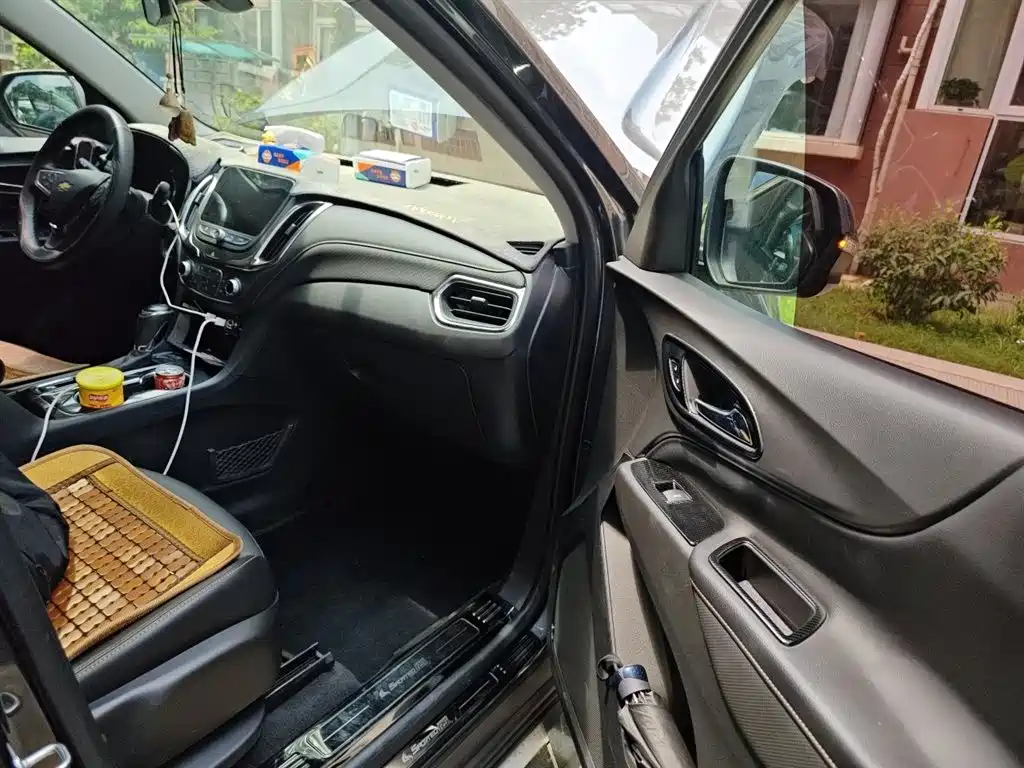 Chevrolet Equinox 2018 550T Automatic 4WD Pioneer Edition фото 21