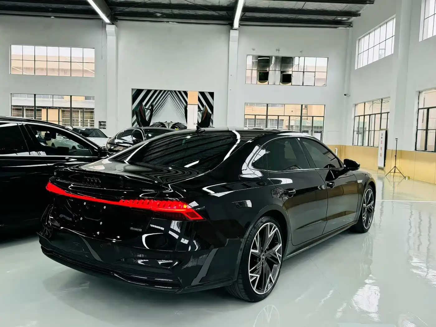 Audi A7L 2023 45 TFSI quattro S-line Black Warrior Edition фото 8