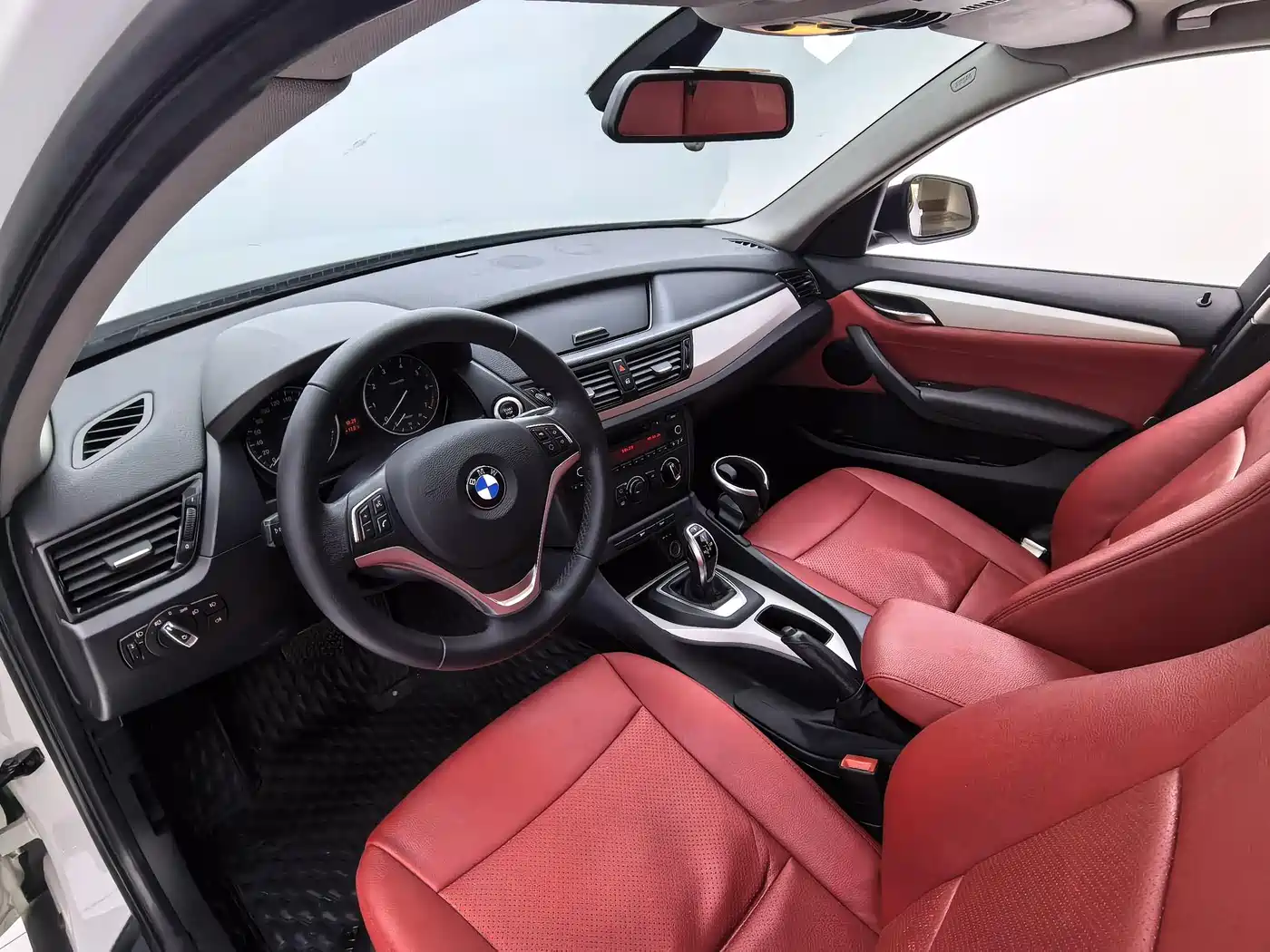 BMW X1 2014 sDrive18i Fashion Edition фото 14