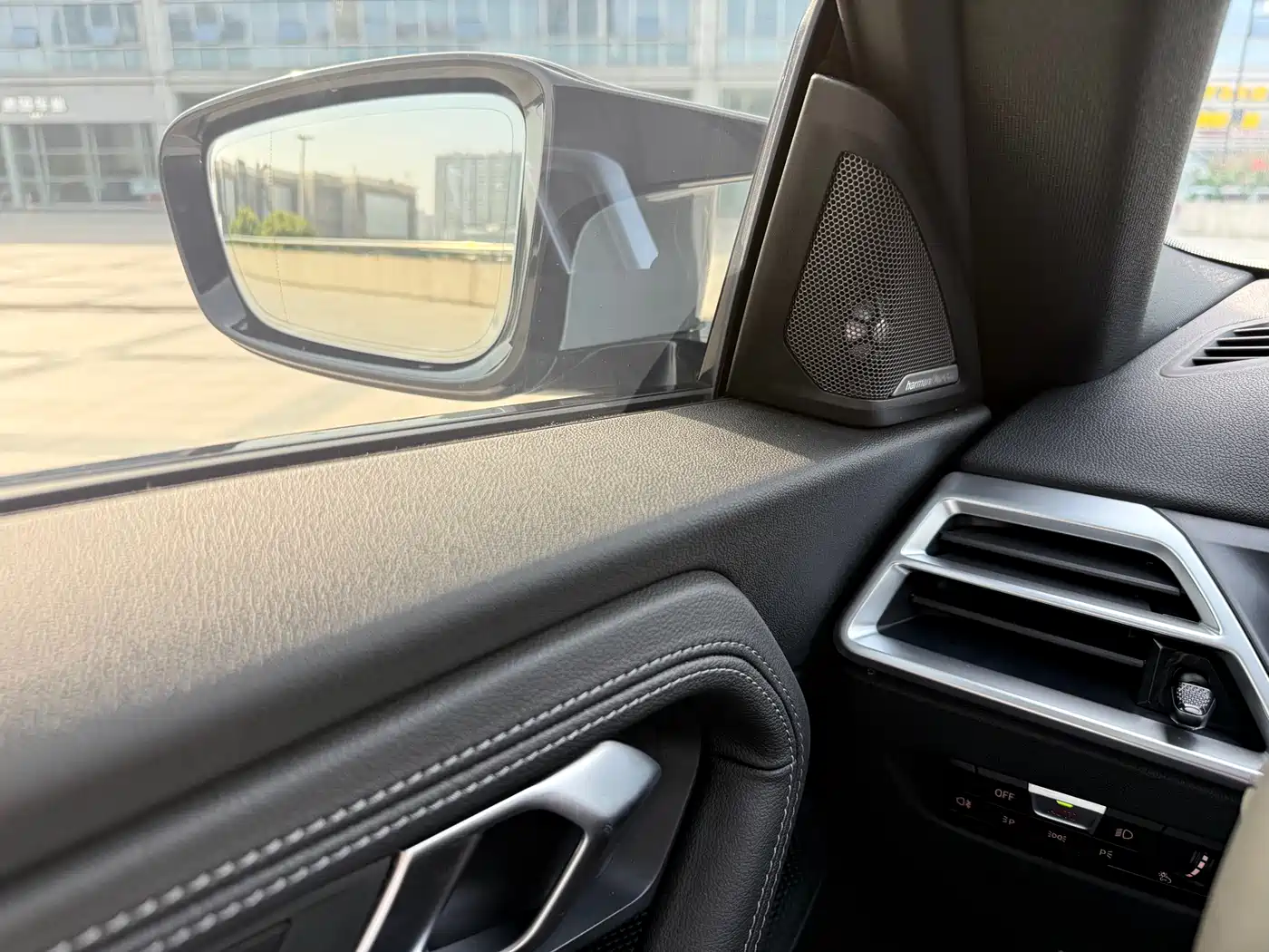 BMW M2 2024 M2 фото 10