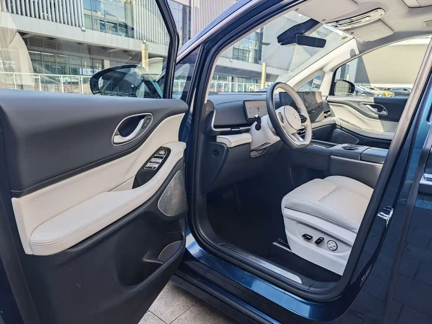 Voyah Auto Voyah Dreamer 2025 PHEV AWD Flagship Kunpeng Edition фото 25