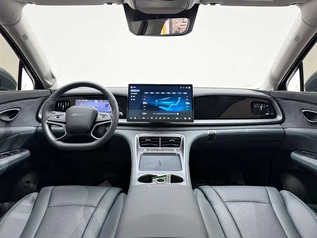 BYD Hai Shi 07 DM-i 2025 150 Pilot+ Edition фото 24