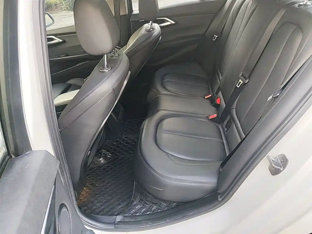 BMW 1 Series 2018 Facelift 118i Sport фото 17