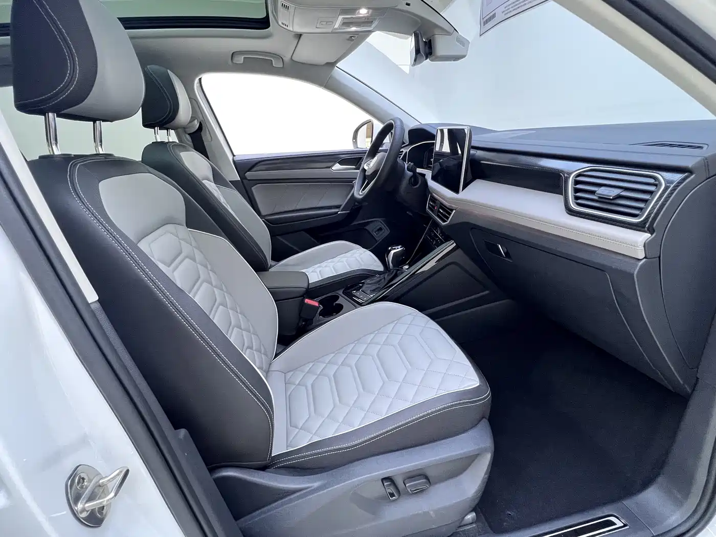 Volkswagen Tayron 2023 280TSI 2WD Luxury Plus Advanced Edition фото 18