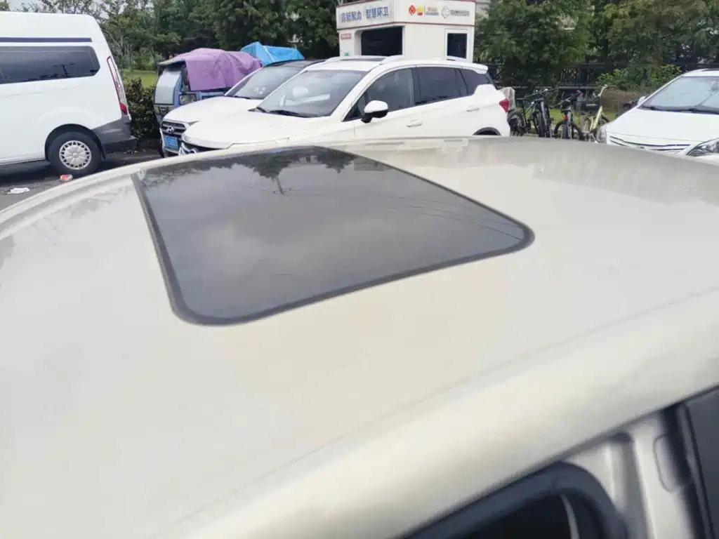 Фото 6 - Roewe i5