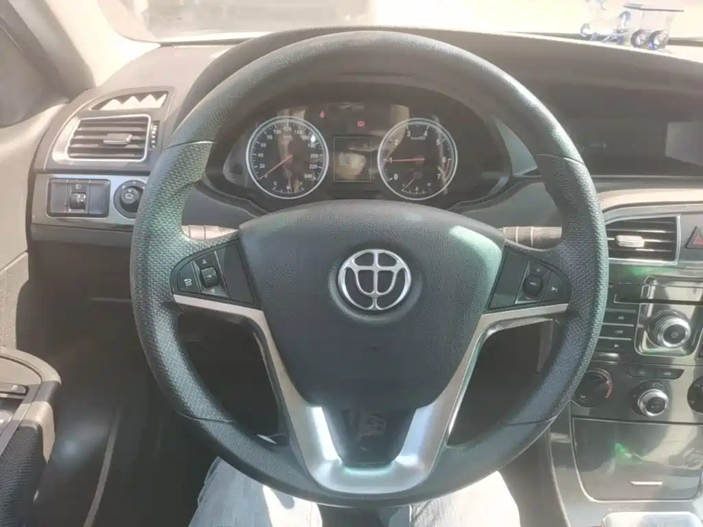Zhonghua V5 2015 2012 1.5T Manual 2WD Sport