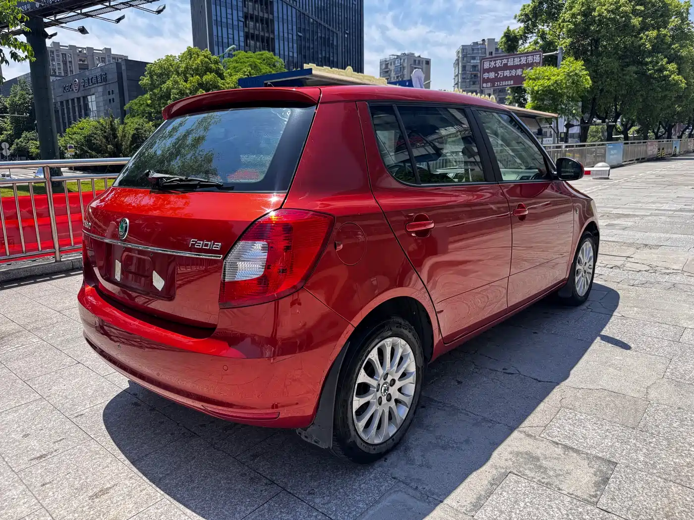Škoda Fabia 2012 1.6L Auto Crystal Edition фото 12