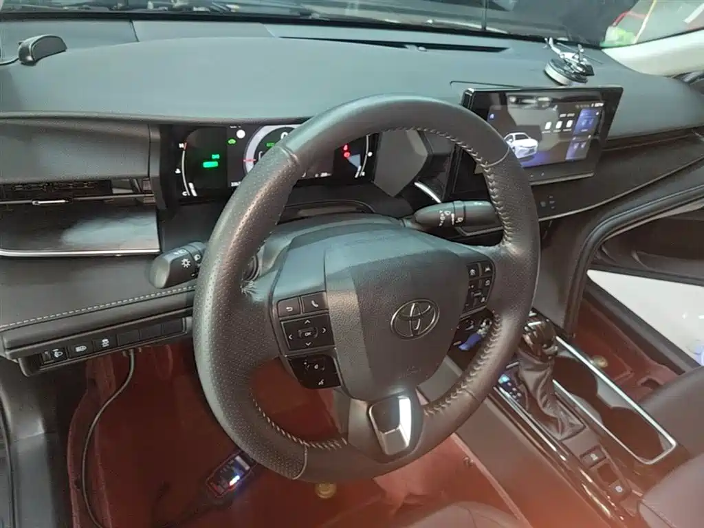 Toyota Camry 2024 Hybrid 2.0HE Elite Edition фото 10