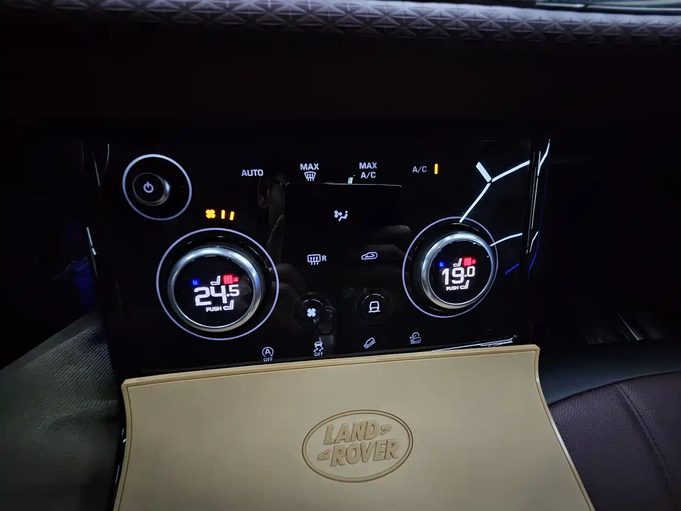 Land Rover Range Rover Evoque 2023 Range Rover Evoque L 249PS Luxury Edition фото 17