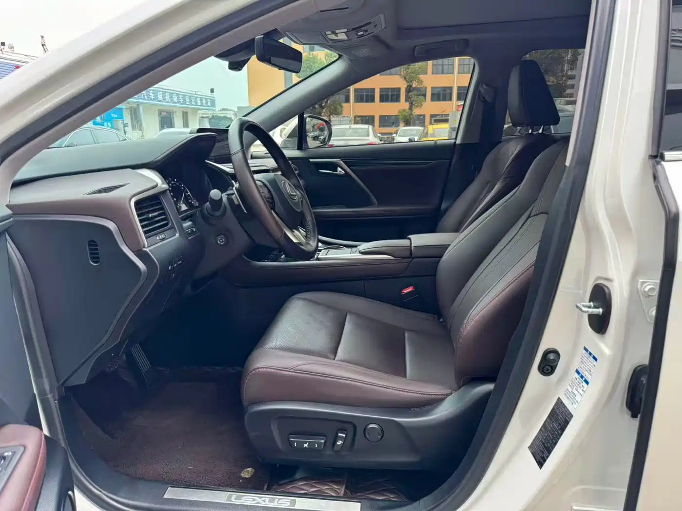 Lexus RX 2020 Facelift 300 AWD Elegance Edition фото 4