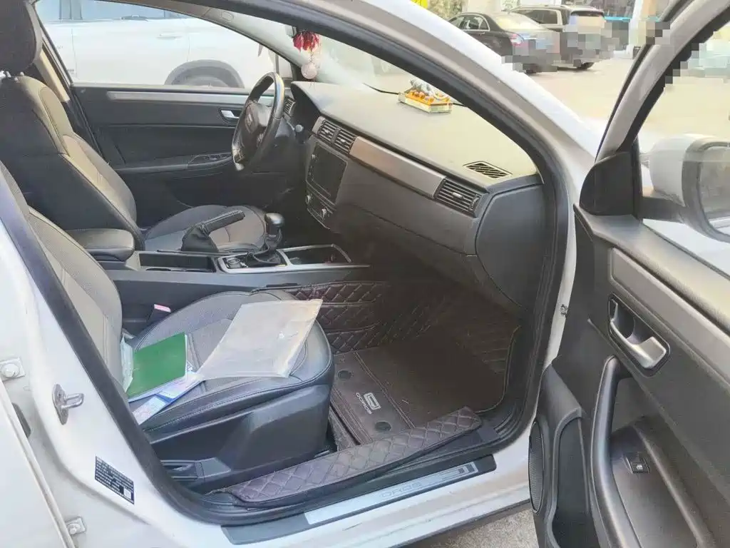 Qoros 3 2015 2015 Urban SUV 1.6T Automatic XingDong