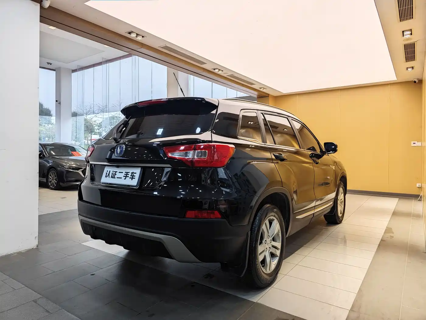 Фото 28 - Changan CS75