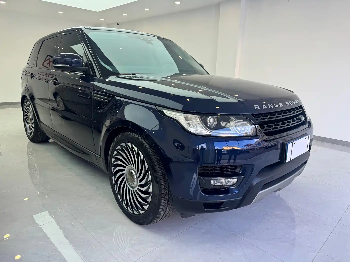 Land Rover Range Rover Sport 2017 3.0 SC V6 SE фото 2