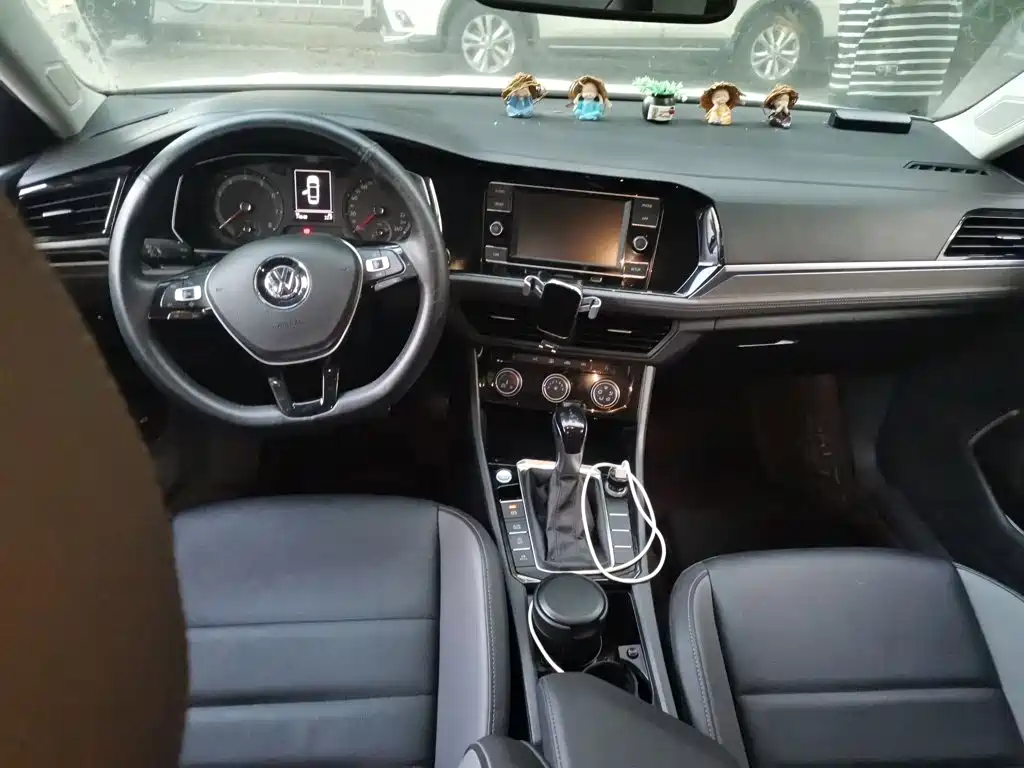 Photo 10 - Volkswagen Sagitar