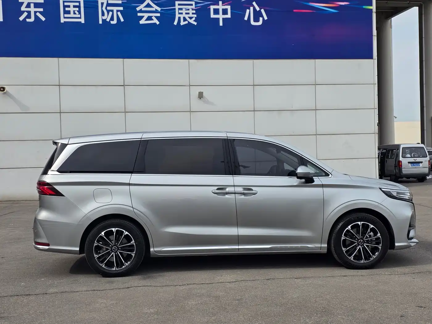 ROEWE IMAX8