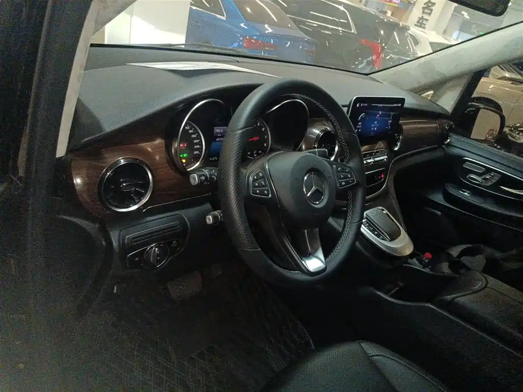 MERCEDES-BENZ V-CLASS