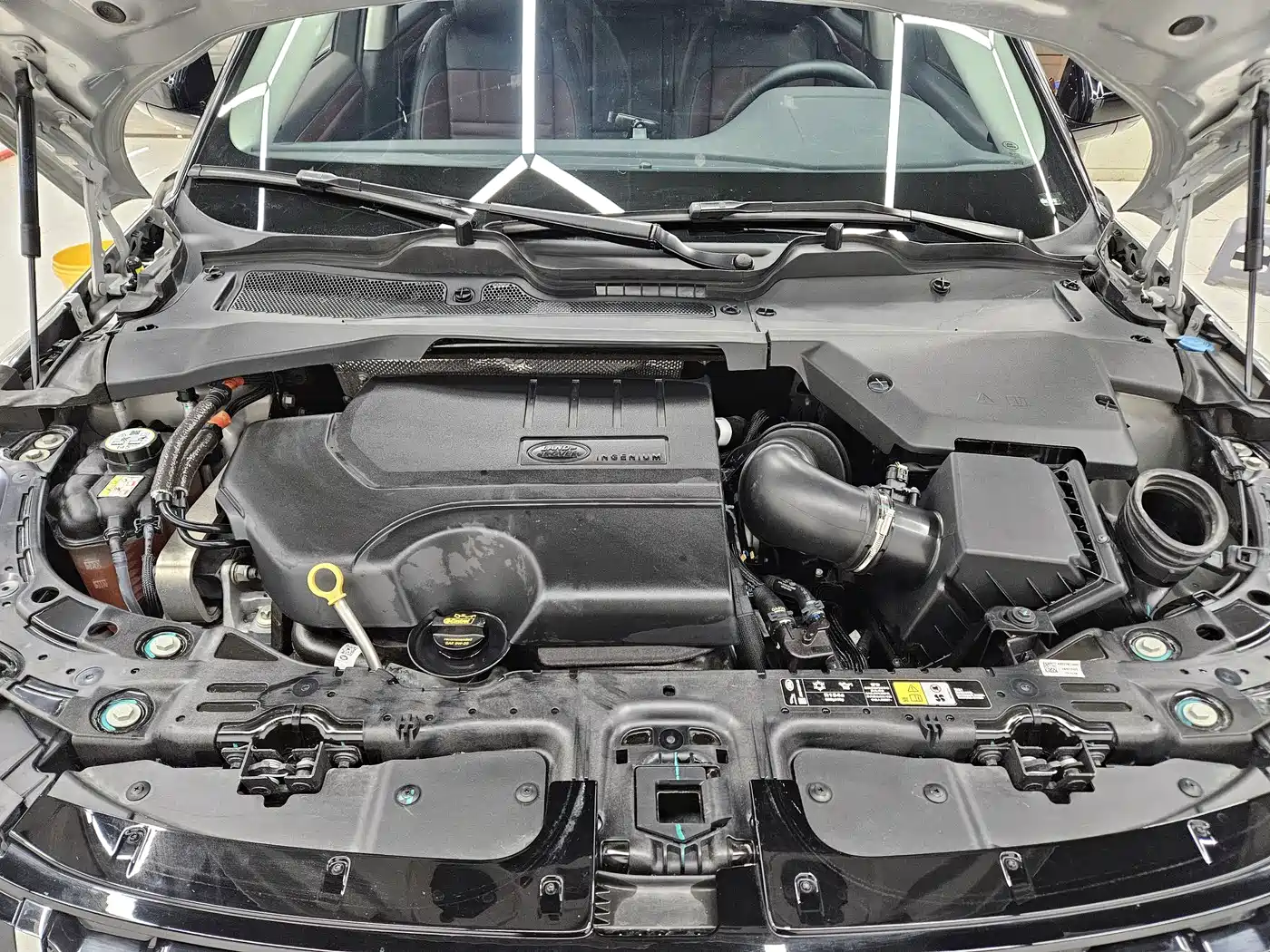 Land Rover Range Rover Evoque 2023 Range Rover Evoque L 249PS Luxury Edition фото 21