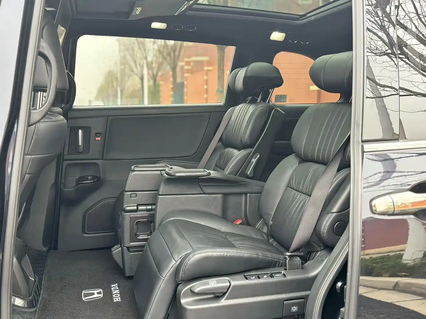 Honda Odyssey 2024 2.0L e:HEV Sharp·Ultimate Edition фото 5