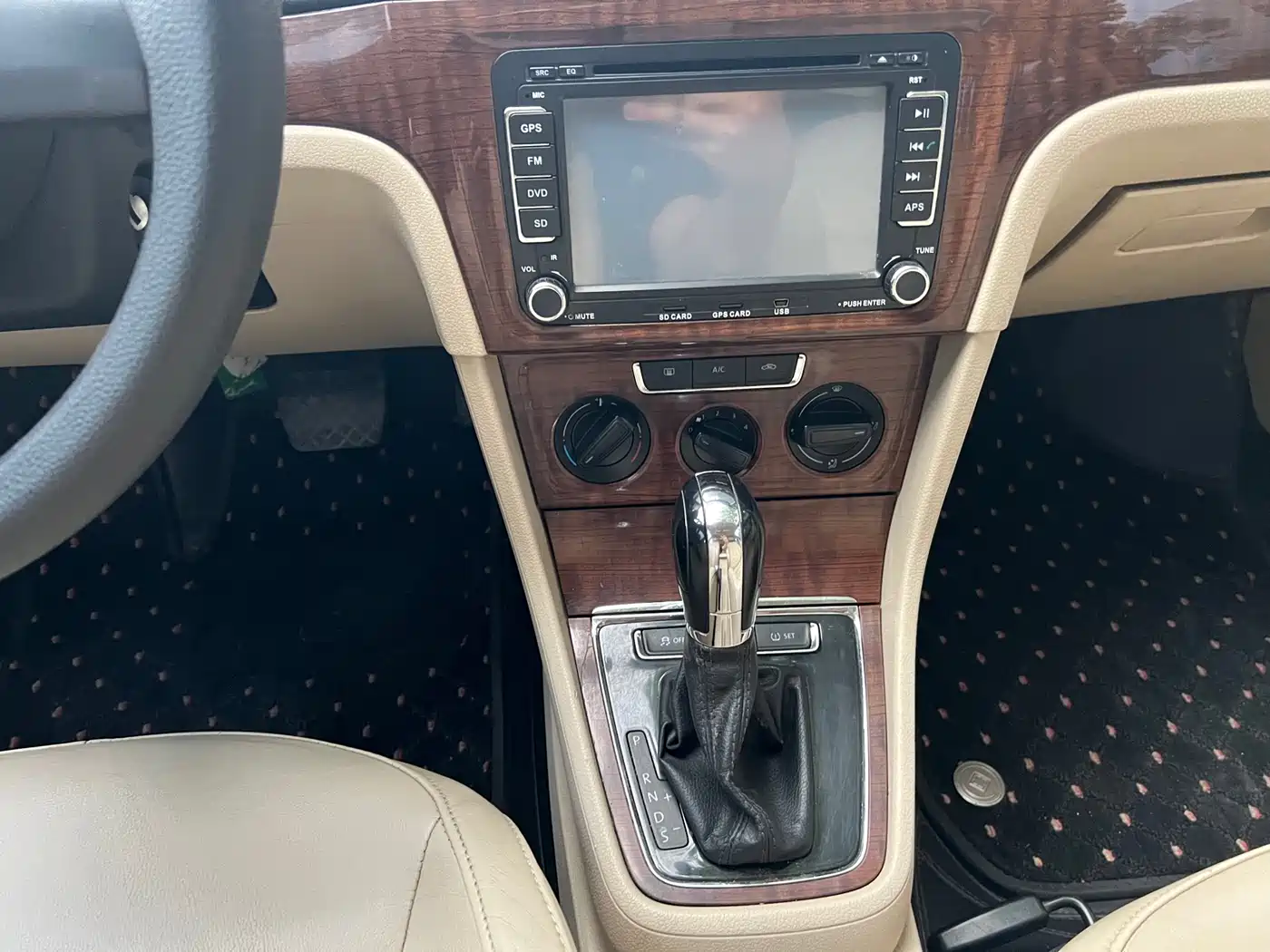Volkswagen Lavida 2013 Facelift Classic 1.6L Automatic Comfort фото 10