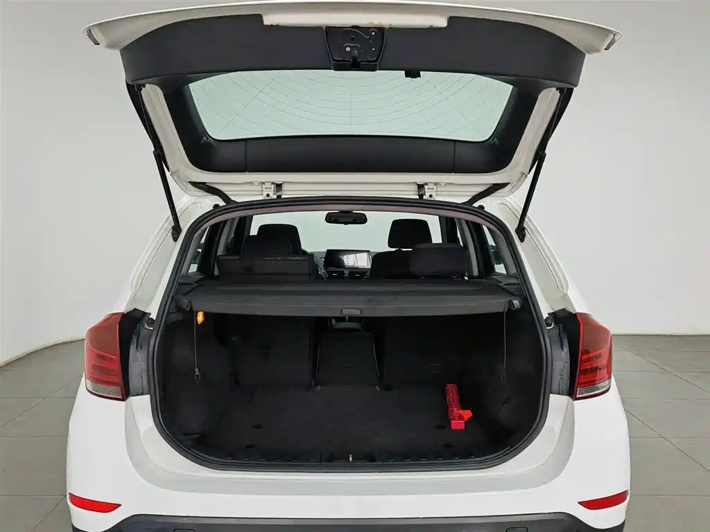 BMW X1 2013 sDrive18i Sport Design Package фото 16