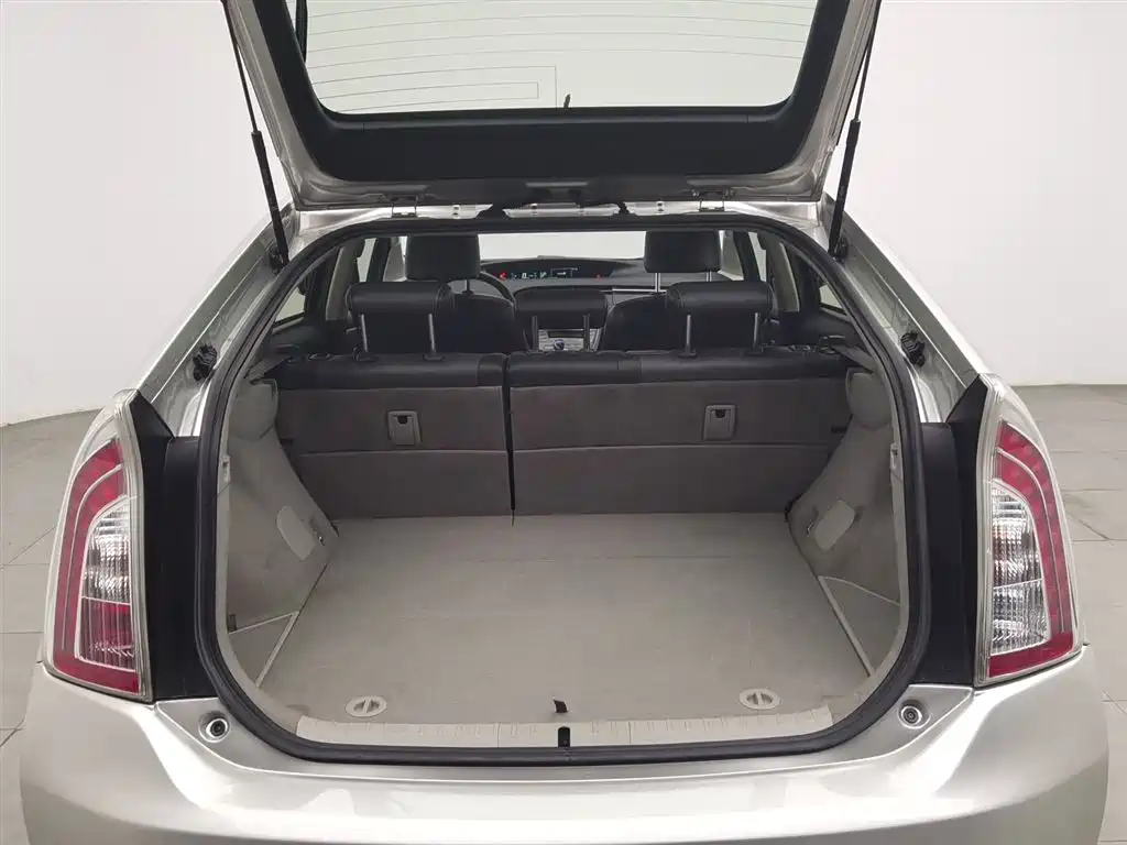 Toyota Prius 2012 1.8L Luxury Advanced Edition фото 16