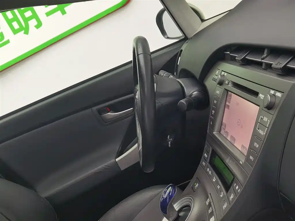 Toyota Prius 2012 1.8L Luxury Advanced Edition фото 22