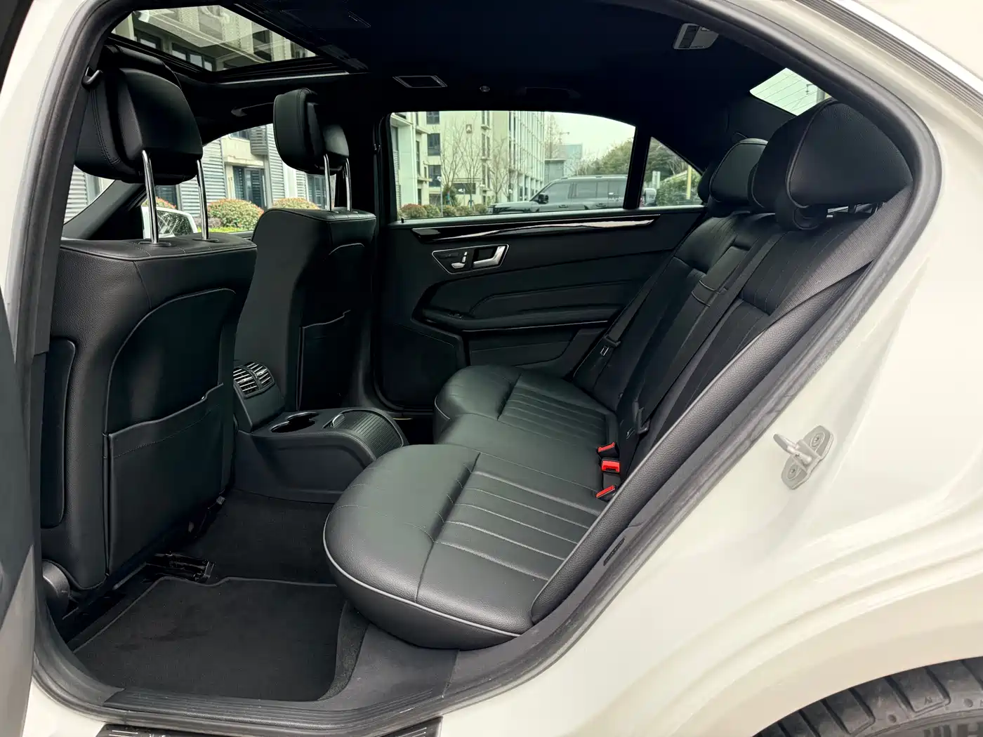 Mercedes-Benz E-Class 2015 E 260 L Sport фото 10