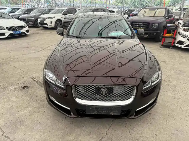 JAGUAR XJ