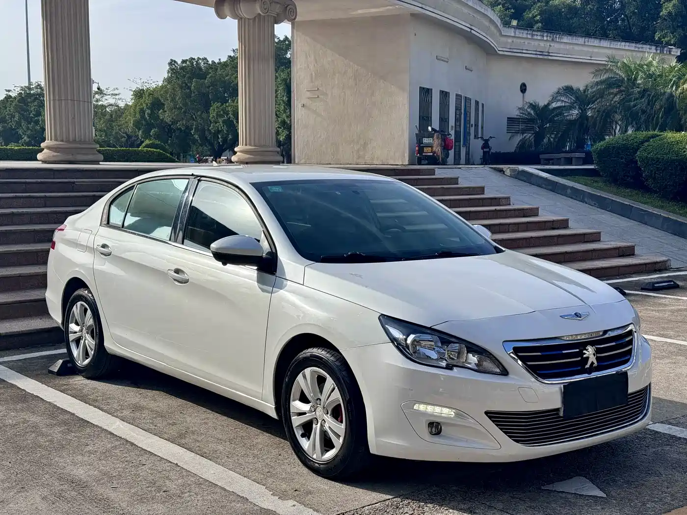 Peugeot 408 2014 1.8L Manual Leading Edition фото 3