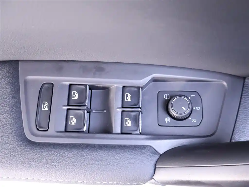 Volkswagen Tiguan L 2020 330TSI Auto 2WD Panorama Comfort China VI фото 17