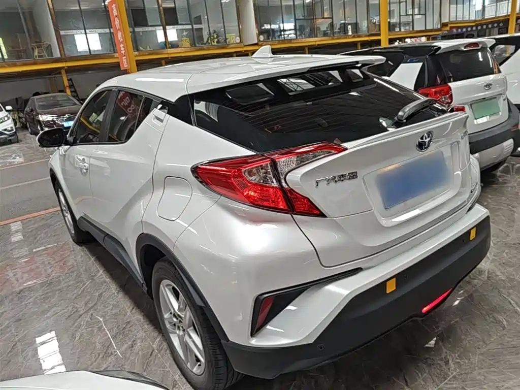 Toyota C-HR 2022 Hybrid 2.0L E-CVT Comfort Edition фото 5