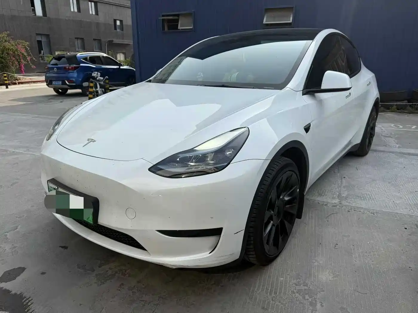 TESLA MODEL Y
