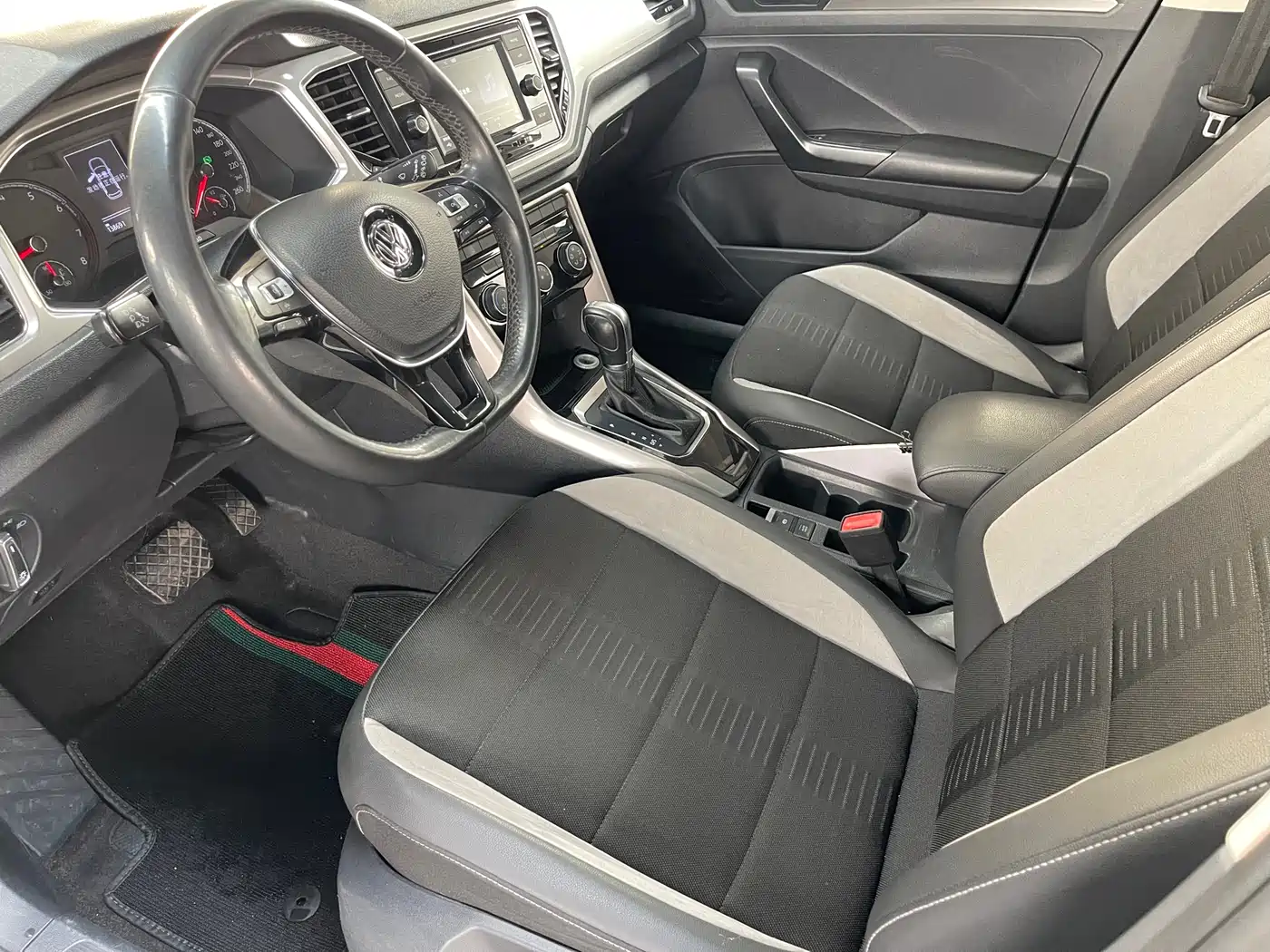 Volkswagen T-ROC 2020 230TSI DSG 2WD Progressive фото 7