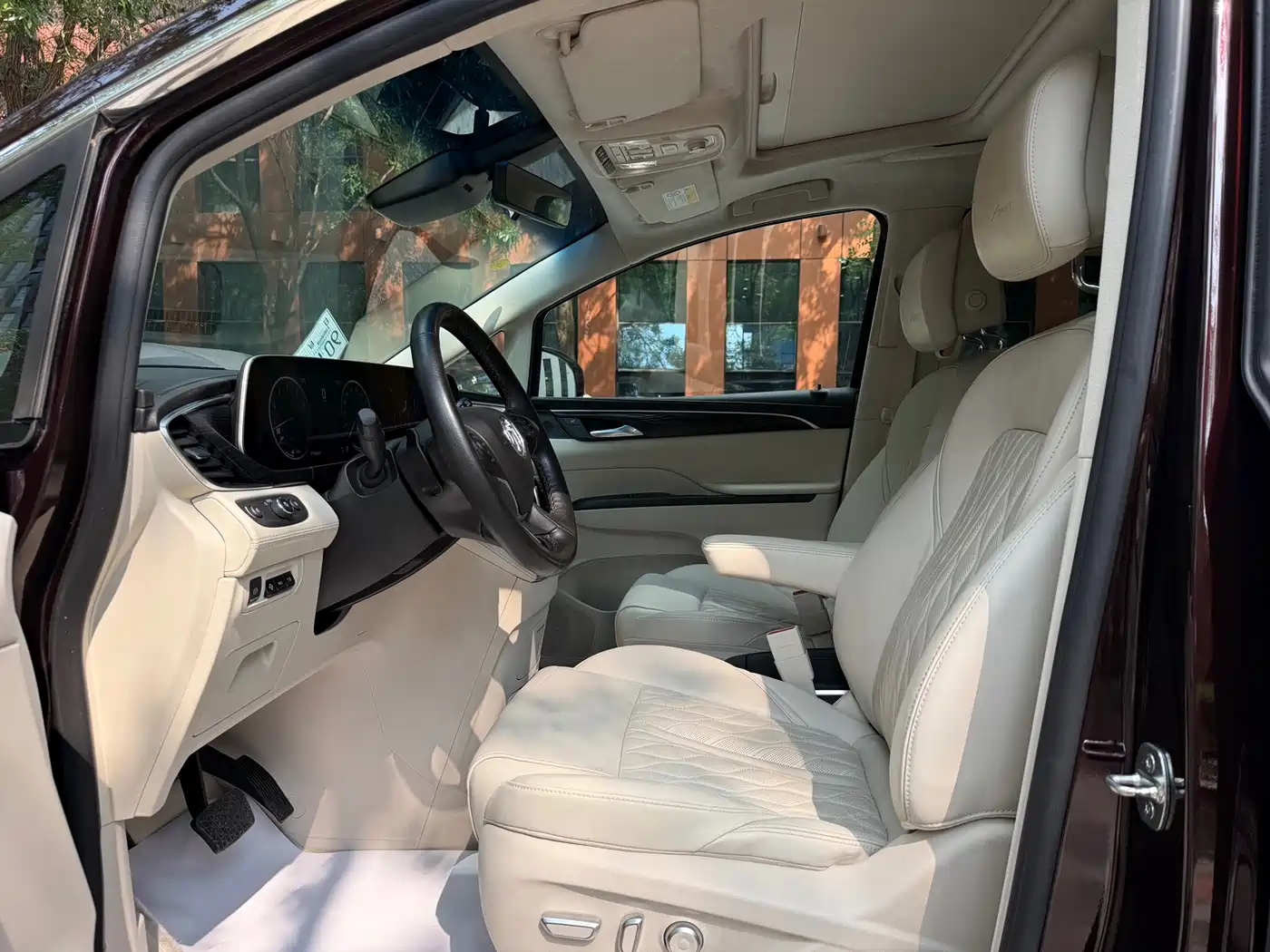 Photo 11 - Buick GL8