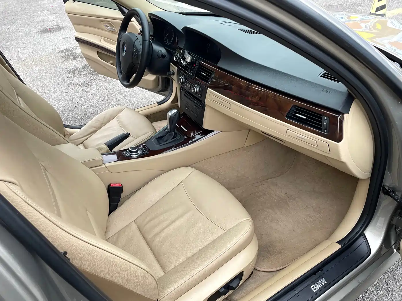 BMW 3 Series (Import) 2010 320i Luxury фото 10