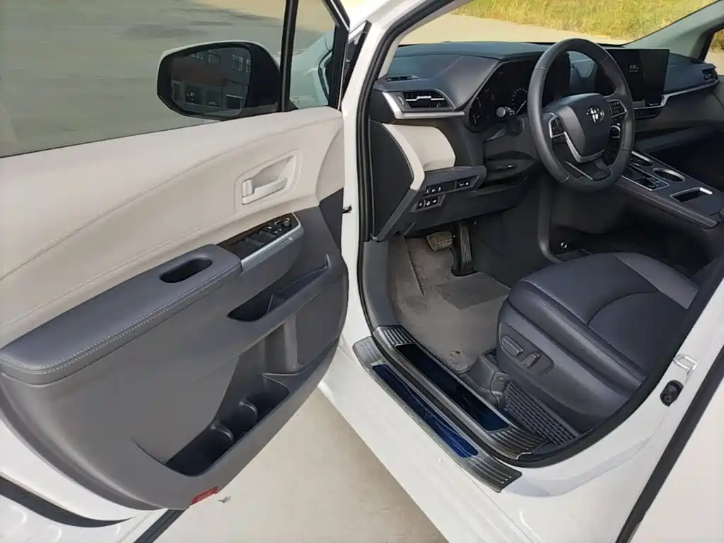 Toyota Sienna 2025 2024 2.5L Hybrid Comfort Edition