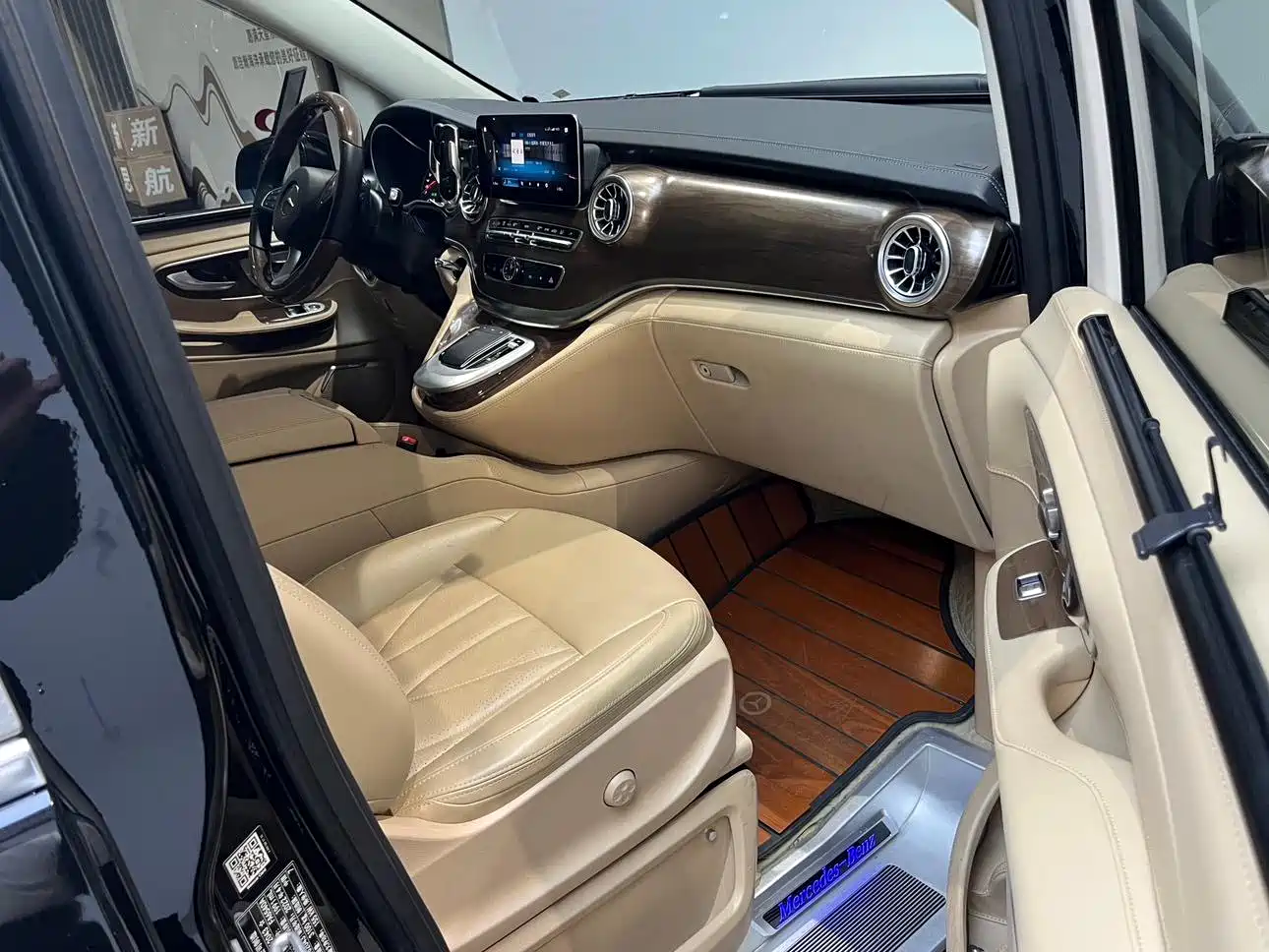 Mercedes-Benz V-Class 2021 V 260 L Long Wheelbase Premium Edition фото 20