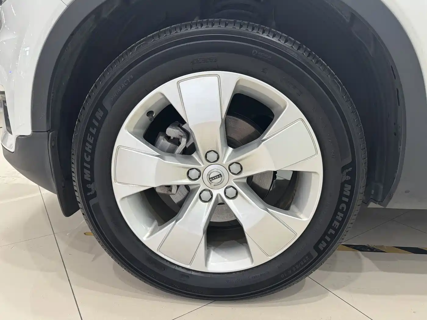 Фото 16 - Volvo XC40
