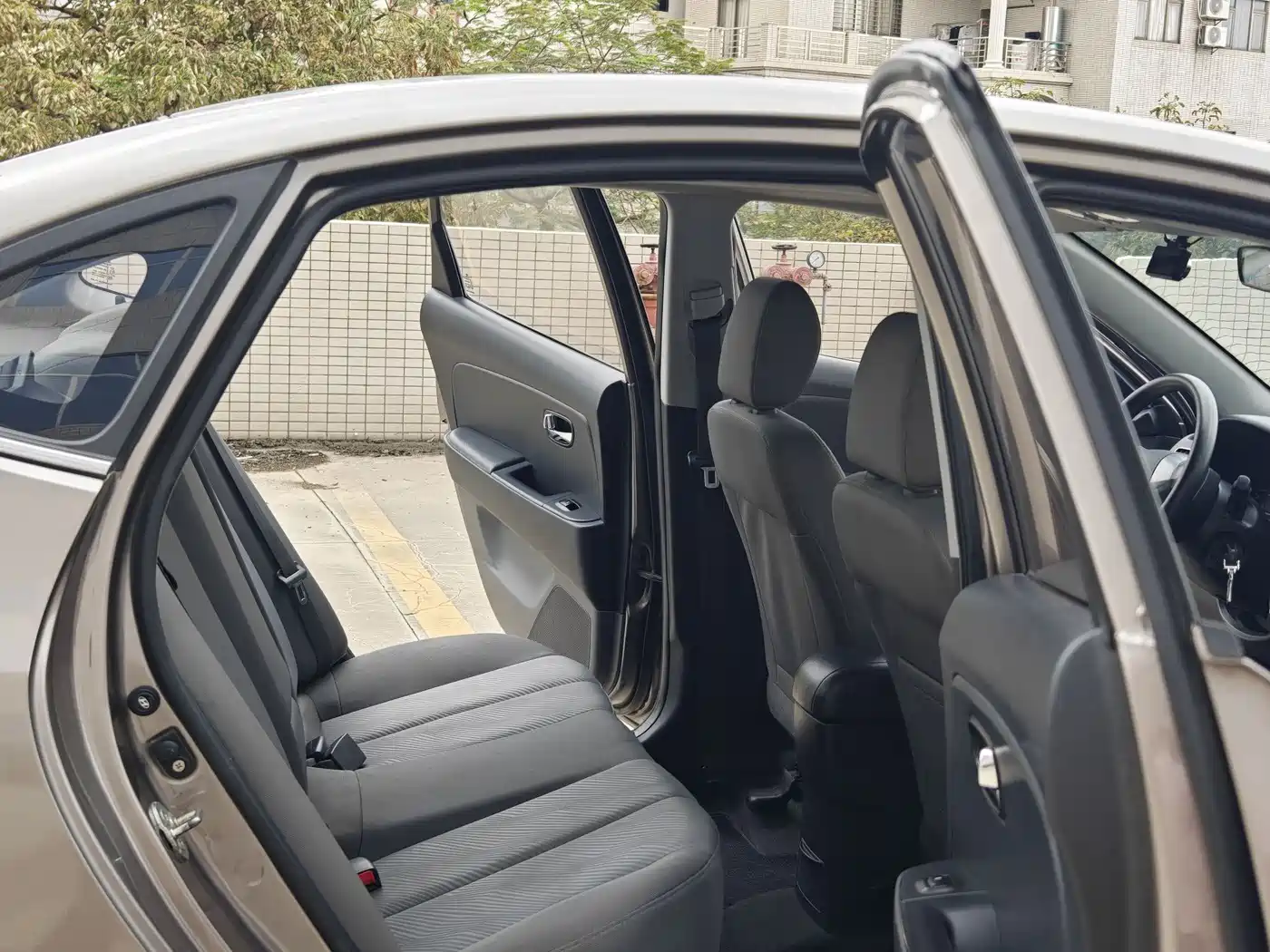 Hyundai Elantra 2015 1.6L Manual Comfort фото 11