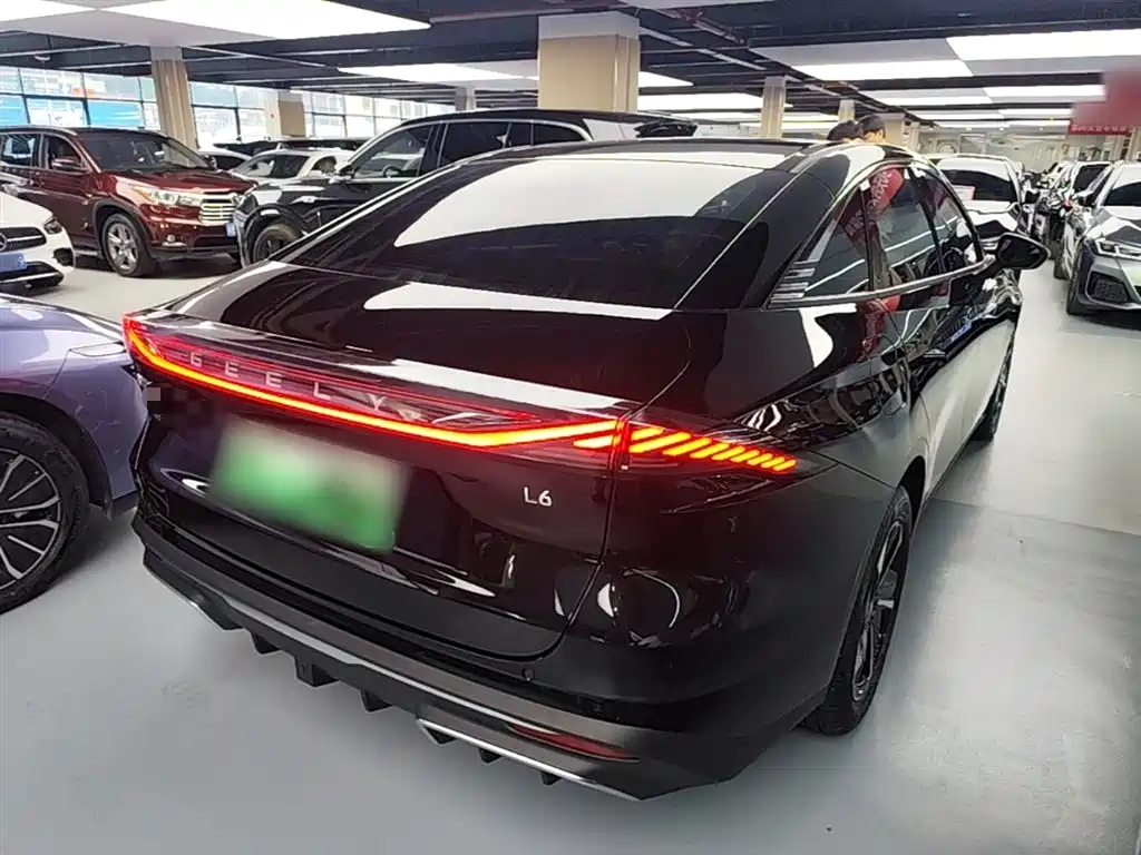 Geely Galaxy Galaxy L6 2024 125km PLUS Soaring Dragon Edition фото 7
