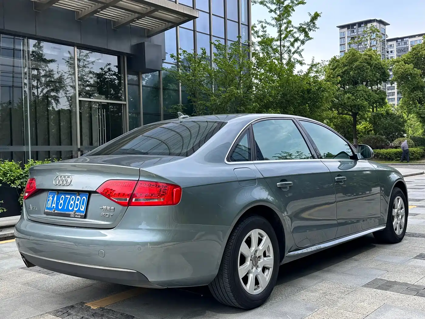 Audi A4L 2011 2.0 TFSI Standard фото 4