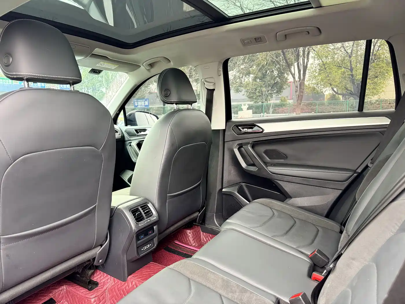 Volkswagen Tiguan L 2020 330TSI Auto 2WD R-Line Flagship China VI фото 7